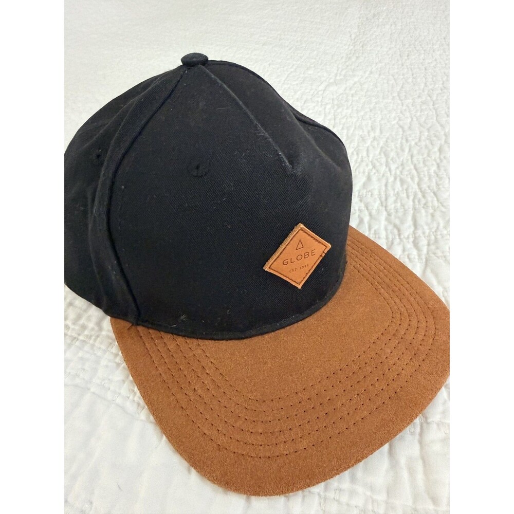 GLOBE Gladstone III snapback cap black crown brown suede brim hat